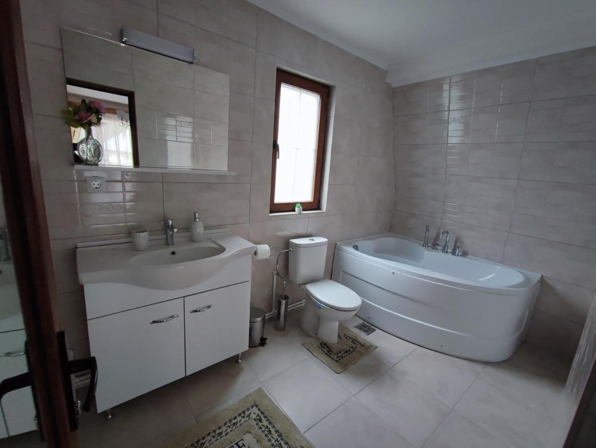 Casa De Vacanta Estera Rucar Hotel Екстериор снимка